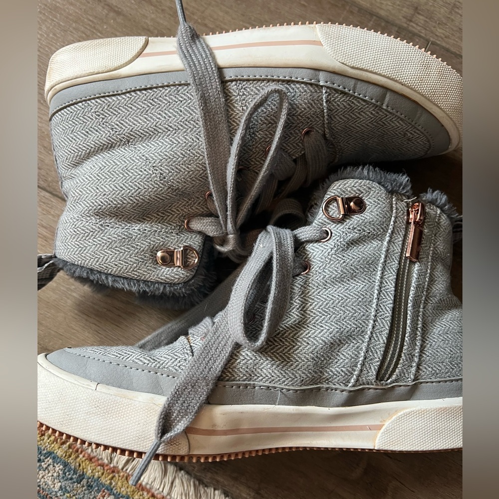 Roxy Gray High-Top Sneakers size 7